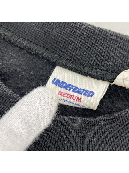 UNDEFEATED フロントプリントロゴスウェット M