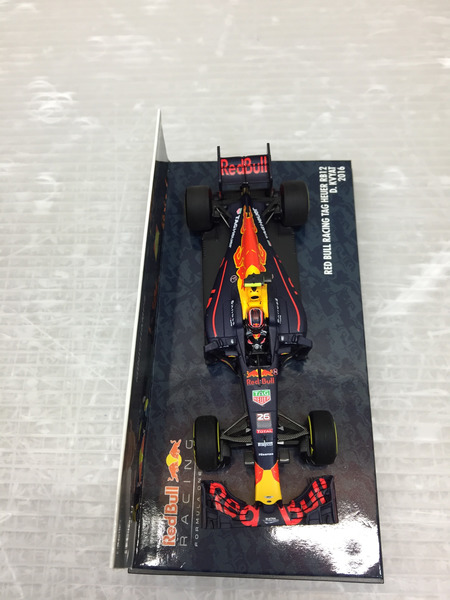 MINICHAMPS　1/43 レッド ブル レーシング タグホイヤー RB12 ダニール