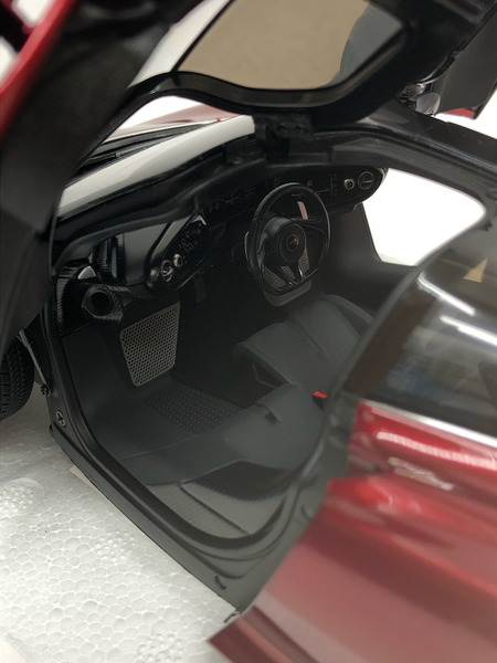 AUTOart 1/18 McLAREN SPEEDTAIL レッド 76087