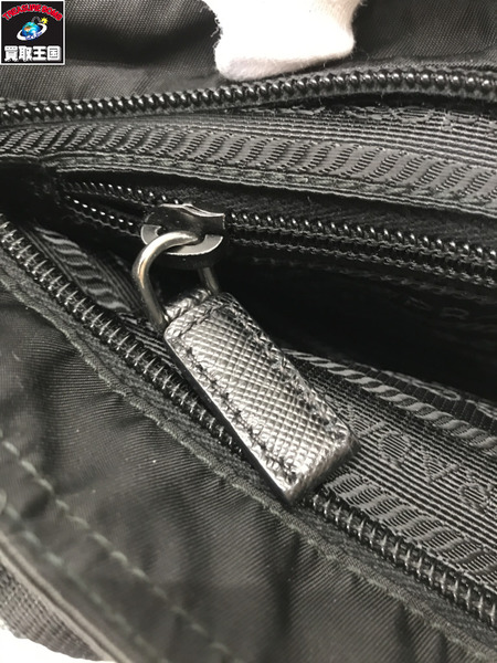 PRADA ショルダーバッグ ナイロン 黒 スクエア