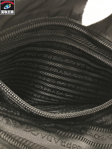 PRADA ショルダーバッグ ナイロン 黒 スクエア
