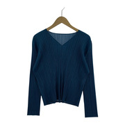 PLEATS PLEASE　トップス