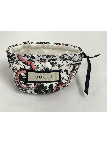 GUCCI アラベスク スクエアG カットアウト ペンダント