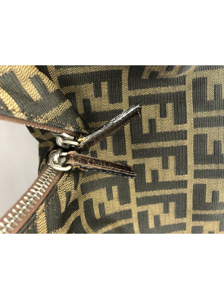 FENDI ズッカVファスナーワンショルダーバッグ