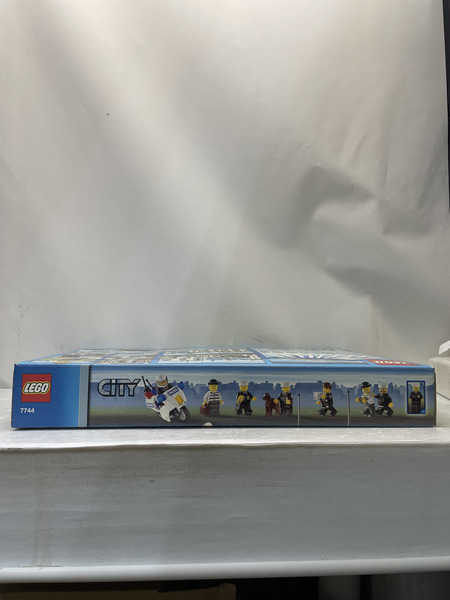 LEGO LEGO CITY POLICE 6-12 7744