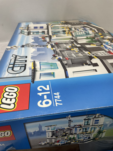LEGO LEGO CITY POLICE 6-12 7744