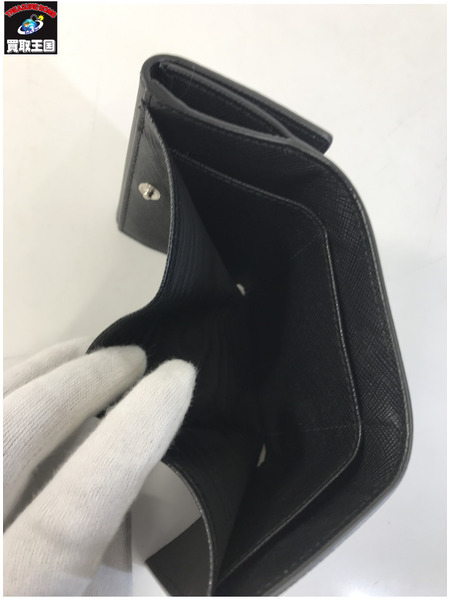 PRADA 三つ折り財布 サフィアーノトライアングル ブラック 2MH042 QHH F0002