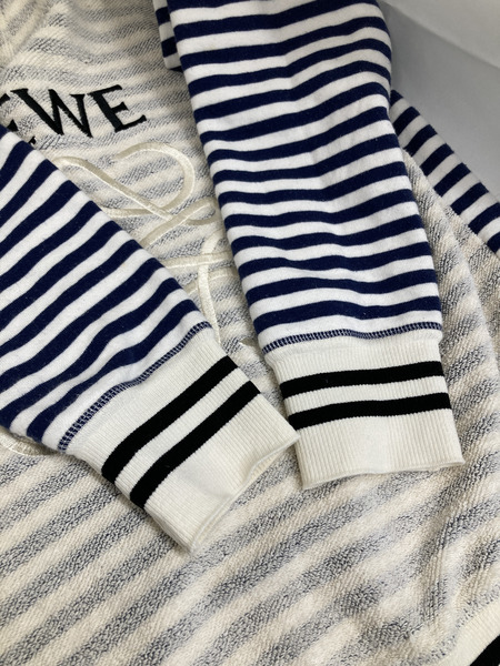 LOEWE 21SS insideout anagram 白 (S)