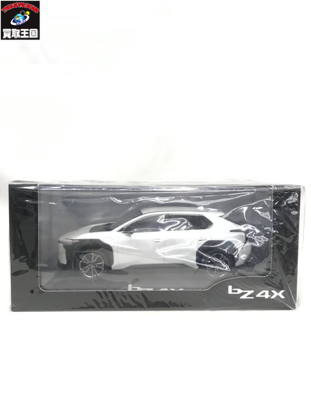 ミニカートヨタ bZ4X カラーサンプルミニカー　プラチナホワイトパールマイカ