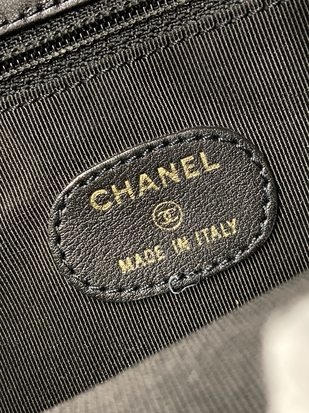 CHANEL レザ-ショルダーバッグ