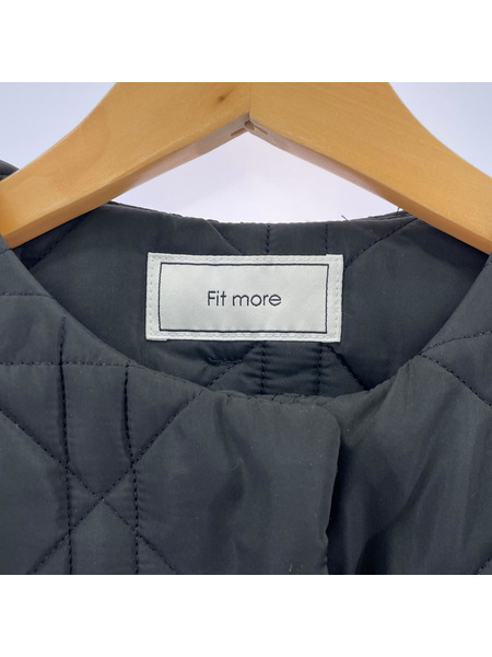 . ジャケット Fit more エコファードッキングペプラムコート キルティング 黒[値下]