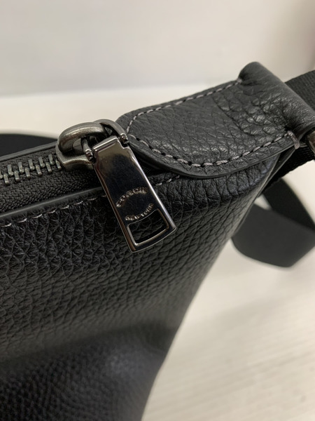 ショルダーバッグ COACH スモール フィン クロスボディ