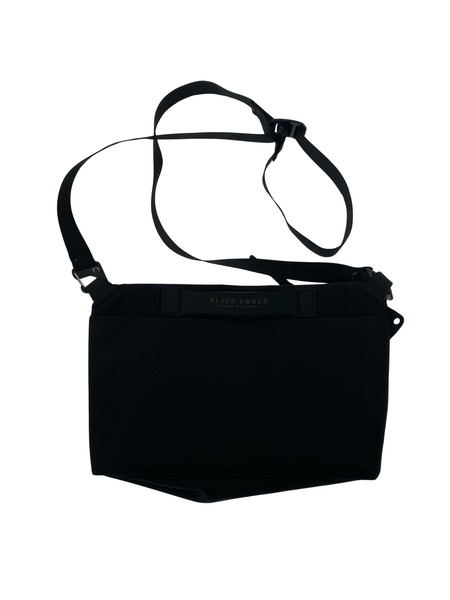 . ショルダーバッグ BLACK　EMBER　サコッシュ　黒