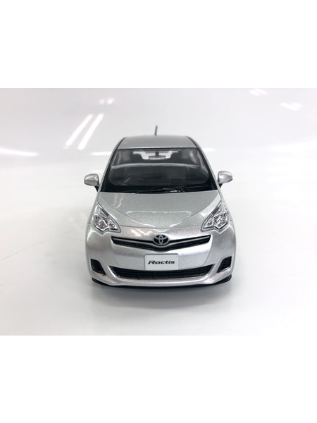 カラーサンプル　Ractis　シルバー