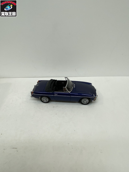 1/18スケールカー オートアート 1/18 MGB ロードスターMKⅡ