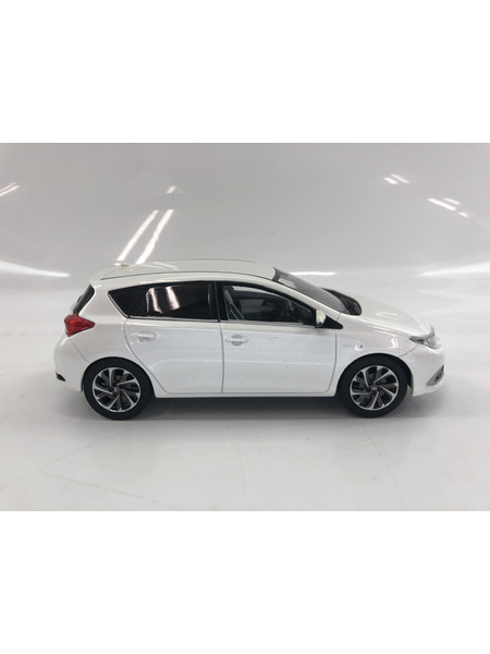 カラーサンプル　AURIS