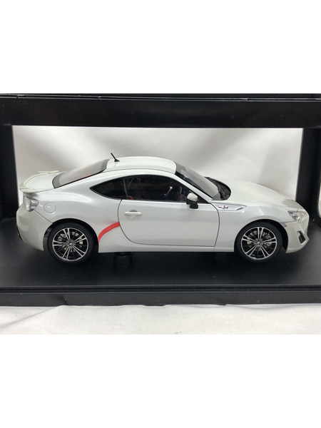 1/18スケールカー AUTOart トヨタ86 GT リミテッド