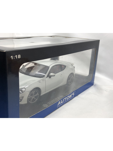 1/18スケールカー AUTOart トヨタ86 GT リミテッド
