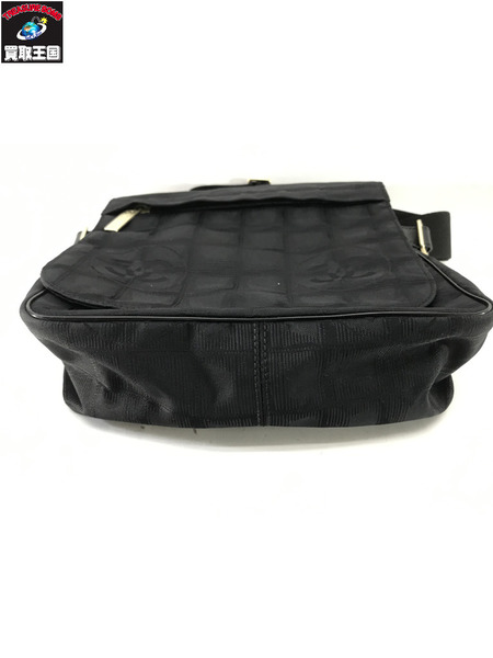 CHANEL  ニュートラベルライン 黒 斜め掛けショルダー