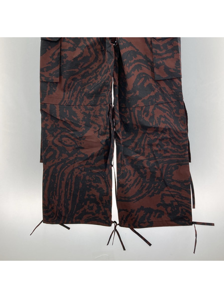 McQ ALEXANDER McQUEEN PUMA パンツ バーガンディプリントナイロンカーゴ