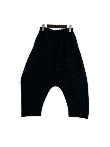 ISSEY MIYAKE me アシンメトリー プリーツサルエルパンツ - 黒 MI31JF254