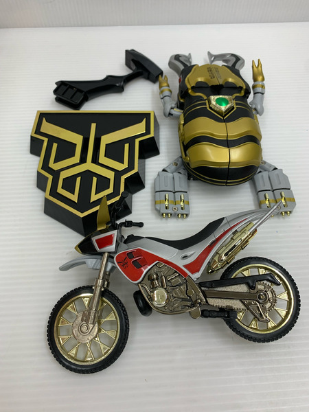 DXポピニカ 仮面ライダークウガ DXトライゴウラム