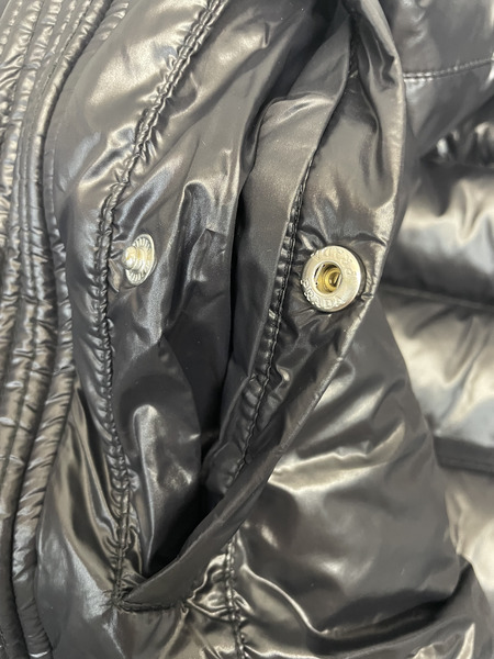 PRADA 22年 トライアングルロゴプレート ダウンジャケット 52 ブラック SGA654