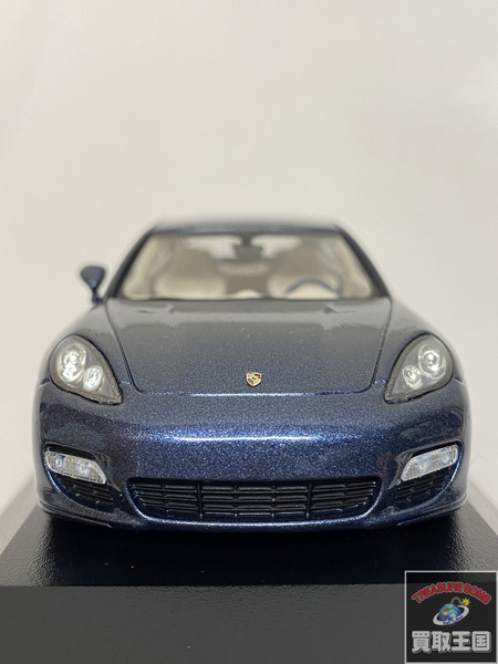 1/43 minichamps Porsche Panamera Turbo