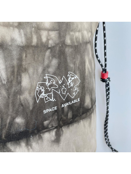 SPACE AVAILABLE スリングバッグ